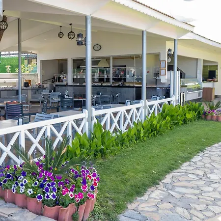 Le Jardin Village