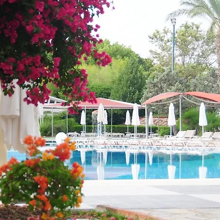 Queen's Park Le Jardin Resort