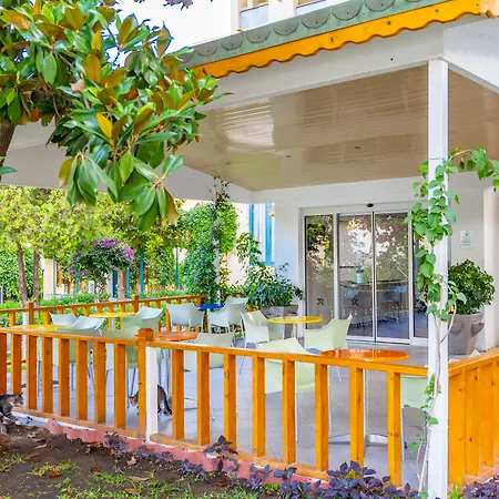 Resort Queen's Park Le Jardin 5*