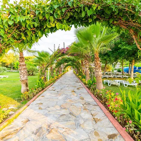 Queen's Park Le Jardin Resort 5*