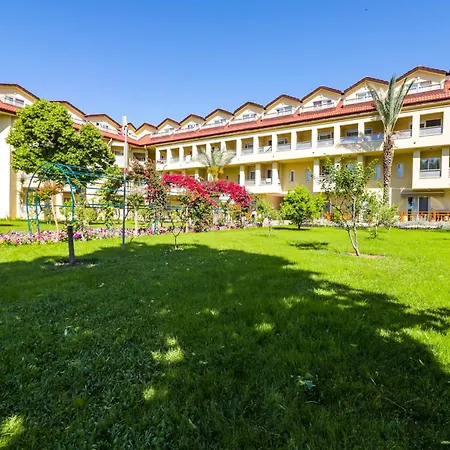 Resort Queen's Park Le Jardin 5*