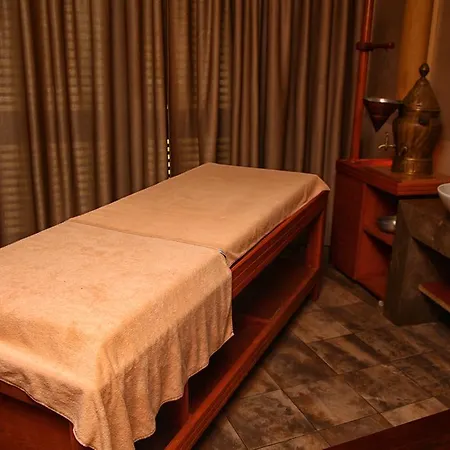 Queen's Park Le Jardin Resort